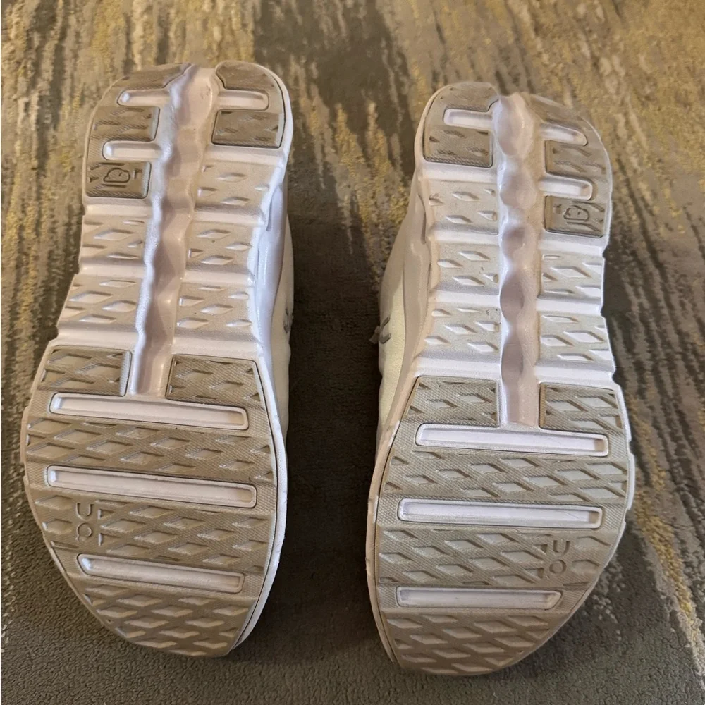 on Cloudtilt lavender 6.5 - Picture 3 of 9